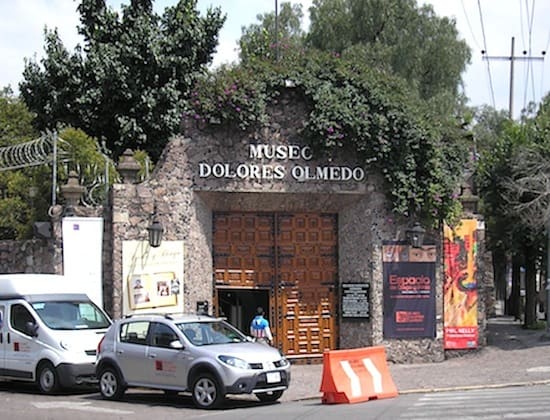 Sokaktan görüldüğü gibi Museo Dolores Olmedo