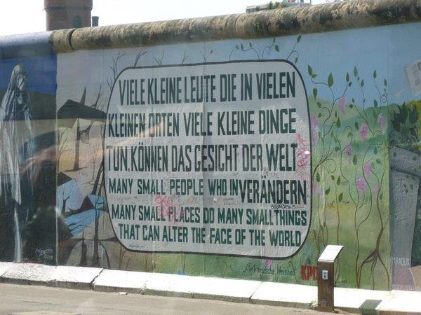 Muro di Berlino decorato dall'artista