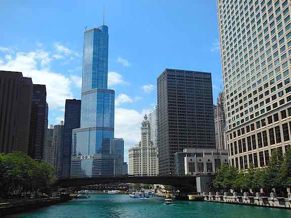 https://amateurtraveler.com/Chicago Architecture Foundation Crociera sul fiume a bordo delle crociere First Lady di Chicago