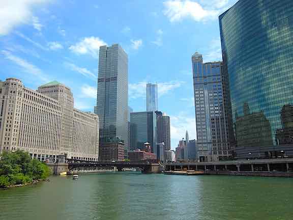 https://amateurtraveler.com/Chicago Architecture Foundation Crociera sul fiume a bordo delle crociere First Lady di Chicago