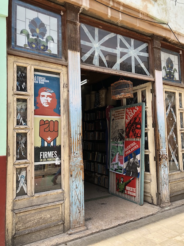 Una libreria nel Centro Habana
