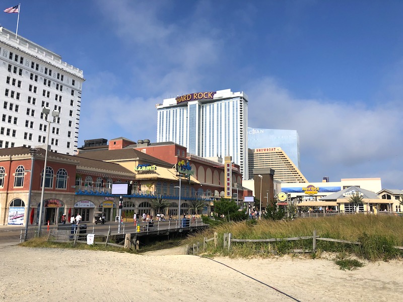 Una vista di 3 importanti casinò di Atlantic City sul lungomare di Atlantic City, nel New Jersey