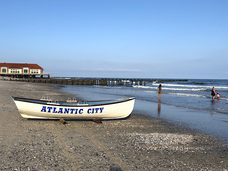 La spiaggia di Atlantic City lungo l'Oceano Atlantico