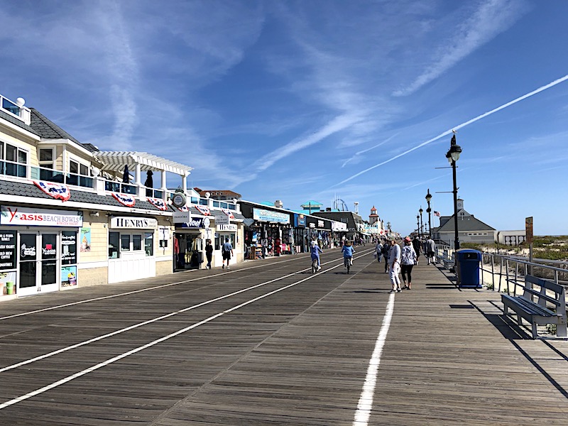 Negozi e venditori di generi alimentari lungo Ocean City, New Jersey, lungomare